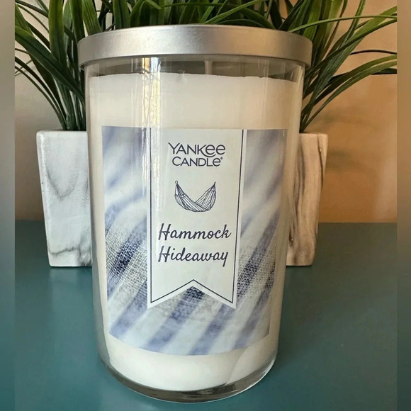 Yankee Candle Large 2-wick Tumbler Hammock Hideaway - Picture 2 of 4